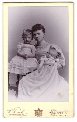 Photograph W. Zink, Gotha, Auguststraße 7, adolescent mother in elegant dress 