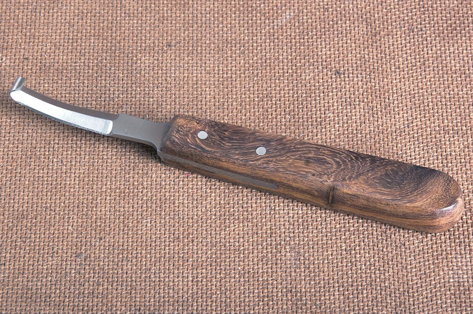 38RI Hilason Western Horse Care Farrier Tool Hoof Knife Wooden Handle W/ Steel - Image 2 of 4