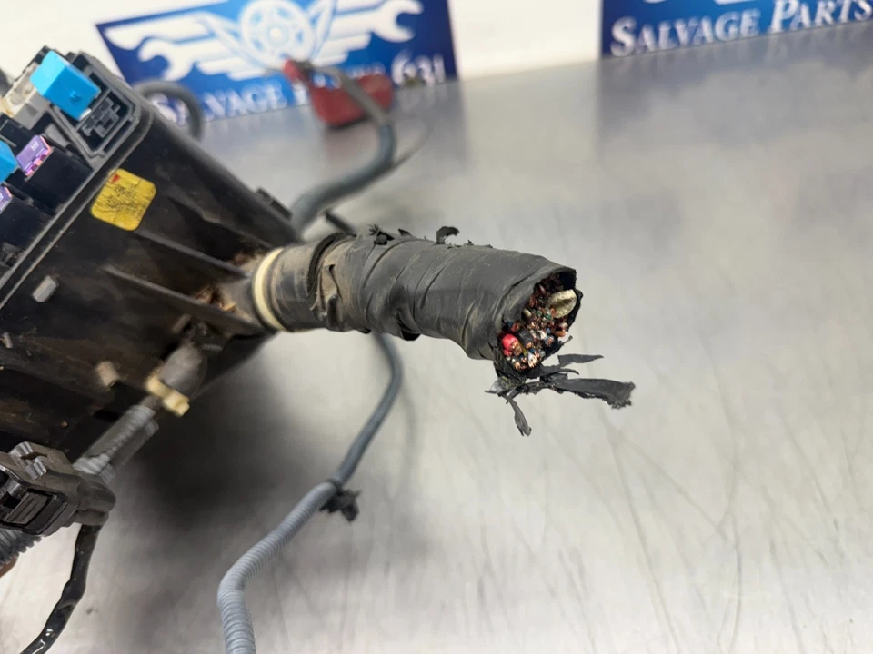 2006 Toyota Sienna 3.3L Engine Bay Fuse Box w/ LH Wire Harness - 135k Miles - Image 4 of 4