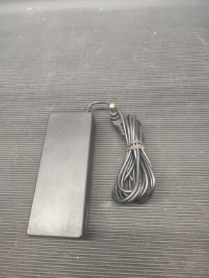FUJITSU CP268388-01 Netzteil 19V 4.22A Gebraucht Aktiv Ohne Stromkabel