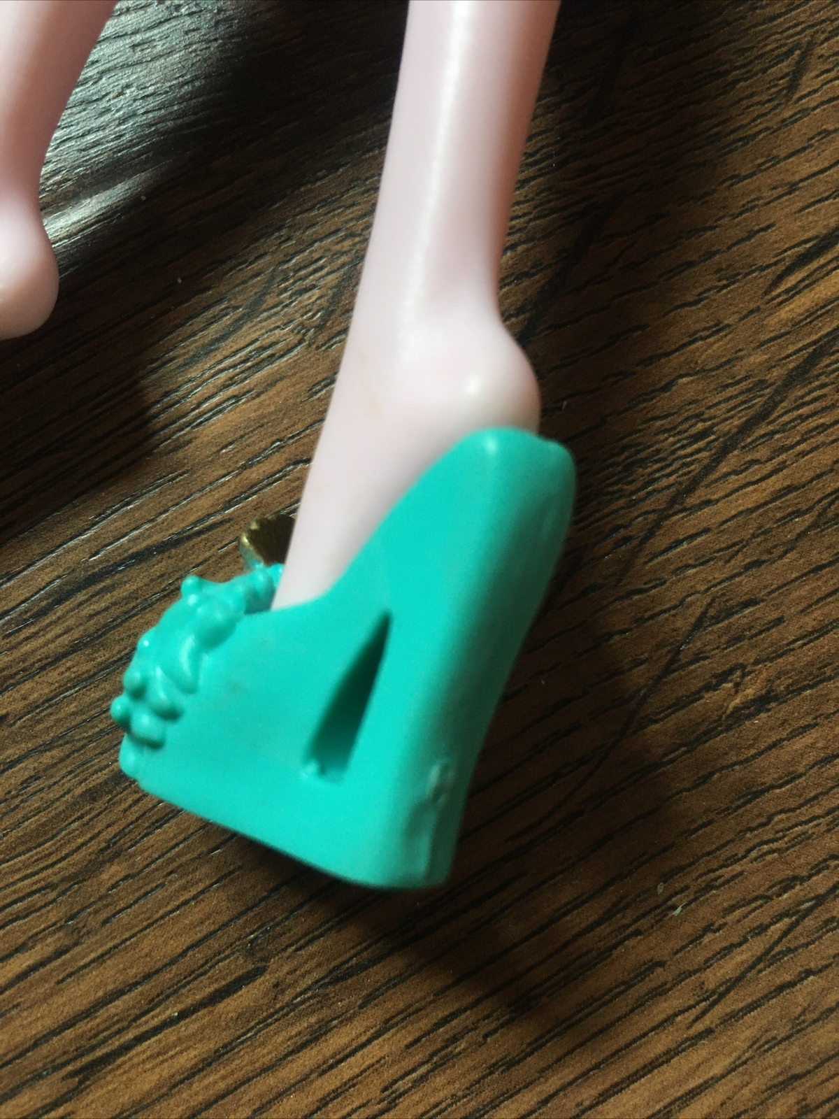 SAOLA Monster High Cleo De Nile stanco morto solo scarpa pantofola tacco verde destro