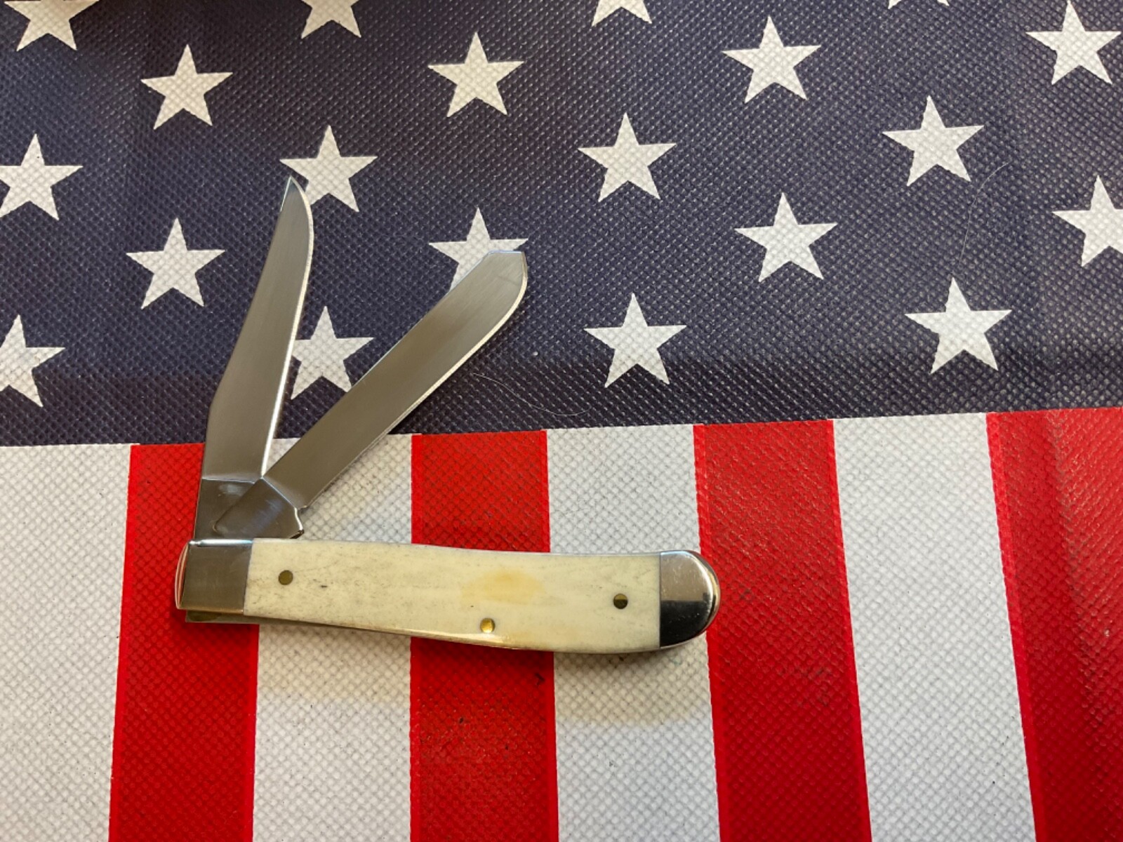 2015 CASE Pocket Knife United We Stand Natural Smooth Bone Mini Trapper