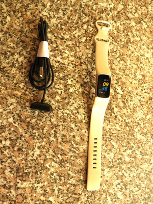 Fitbit Charge 5 by Google / Gesundheits- und Fitness Tracker