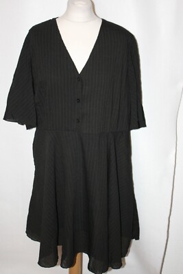 Schwarzes Kleid mit Engelsärmeln & ausgestelltem Rock Größe 18 7632 neu ohne Etikett