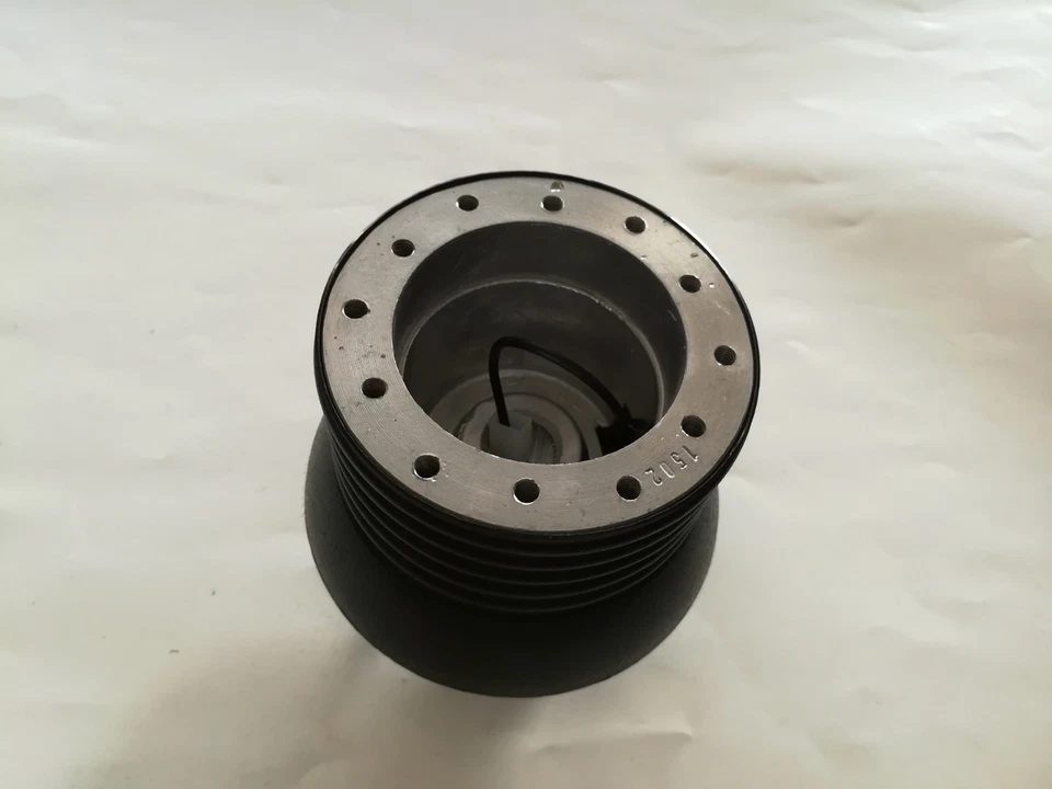 BMW 2500 - 2800 - 3 & 5 Series up to 1982 Steering wheel hub adapter Brand new - Image 2 of 4