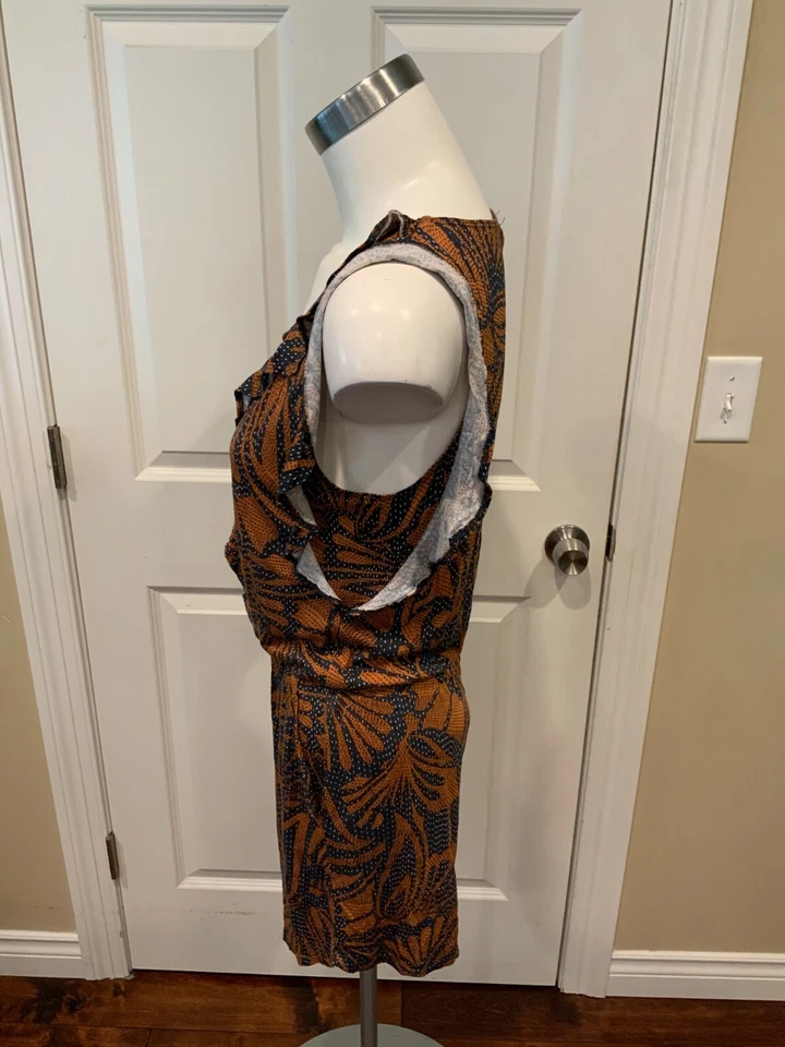 Romper BCBG Max Azria azul e marrom floral com babado, tamanho pequeno - Imagem 3 de 4