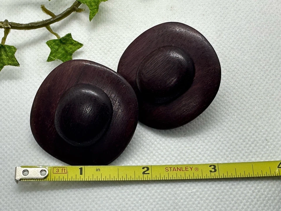 Pendientes de clip únicos vintage de madera roja Foto 4 de 4