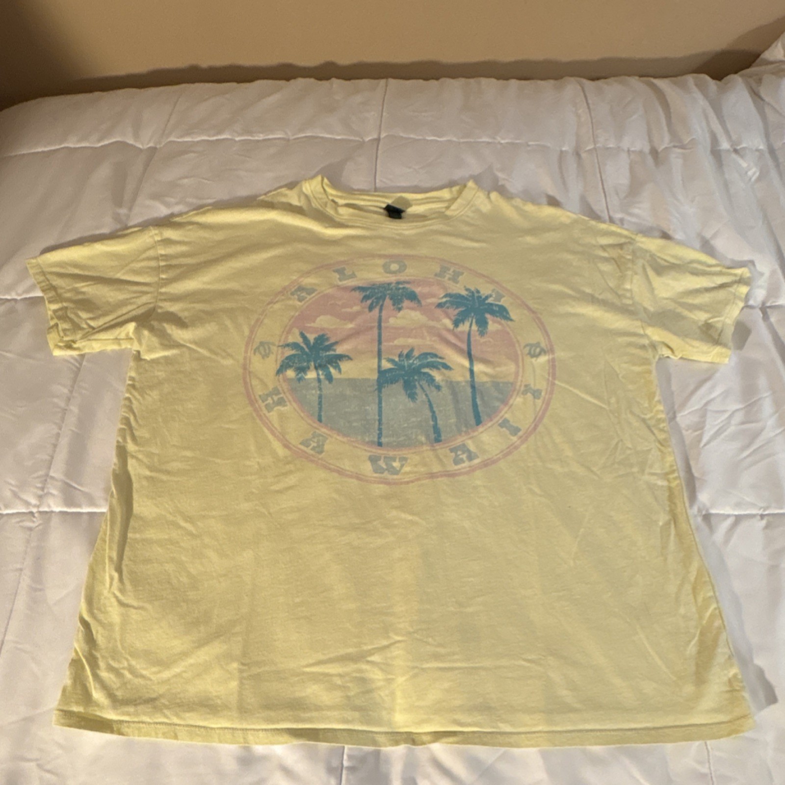 Wild Fable Yellow Graphic Aloha Hawaii T-Shirt Short Sleeve Women’s M Regular