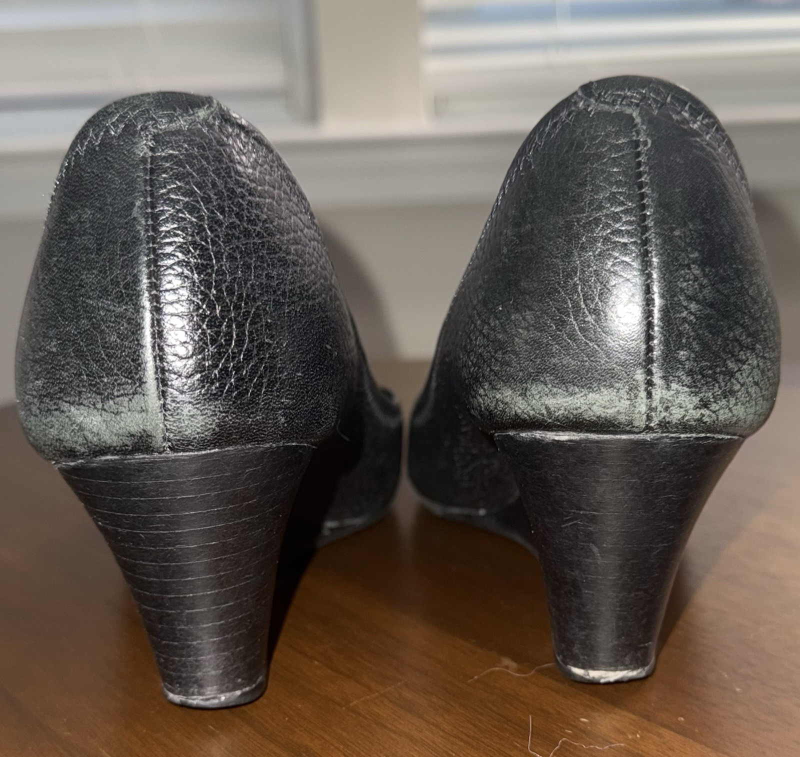 Women’s Tory Burch Black Pebbled Leather Peep Open Toe Wedges Sandals Pumps 8.5 thumbnail 6