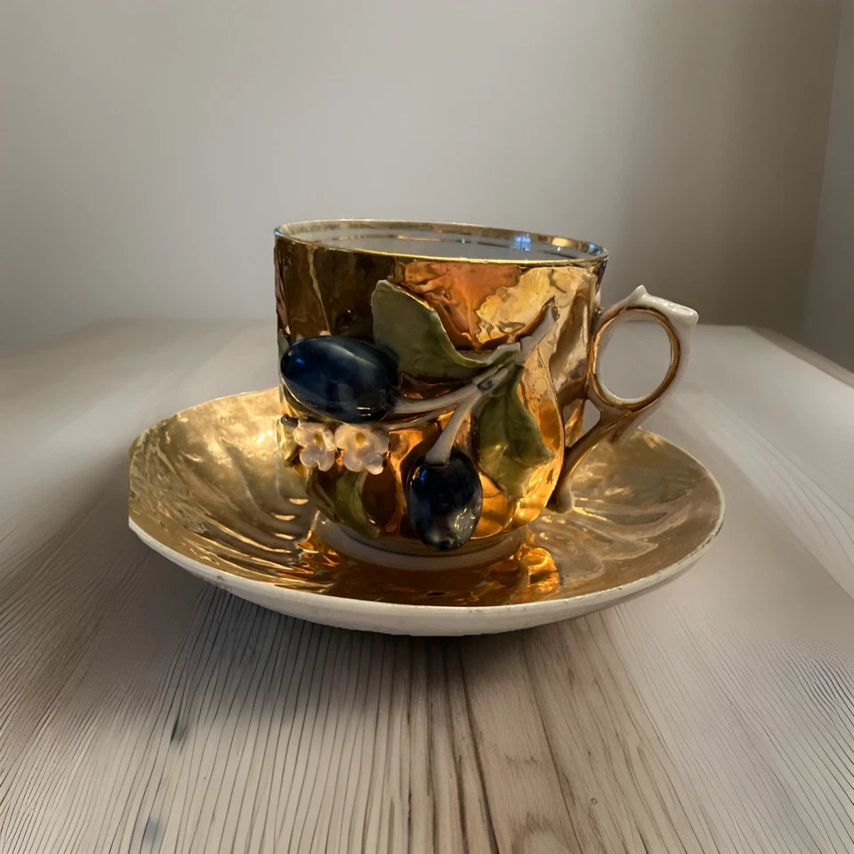 Juego de platillos taza de té vintage color dorado con arándano y flor muy antiguo Foto 2 de 4