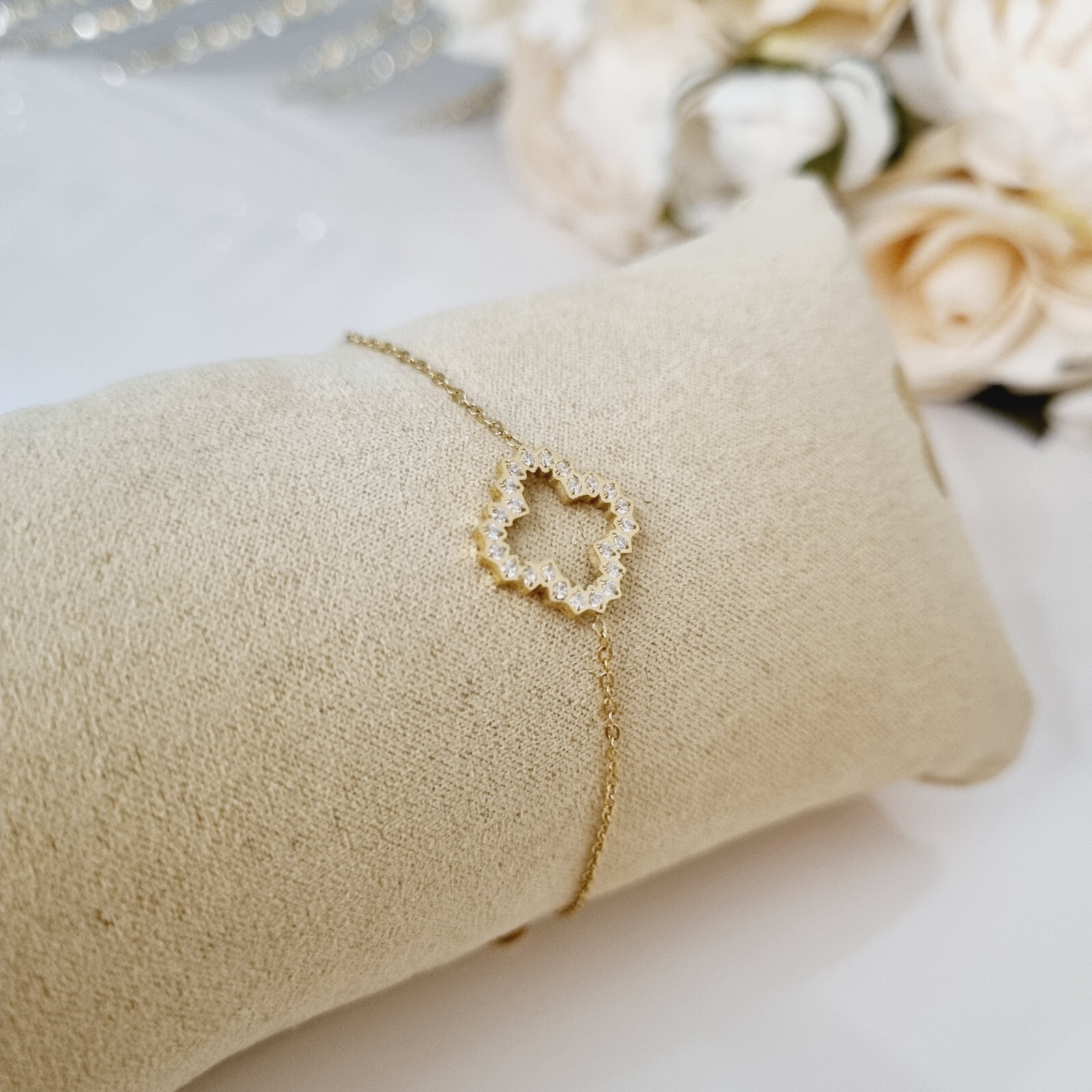 Bracelet trèfle à 4 feuilles en nacre blanche pour sublimer vos tenues d'été