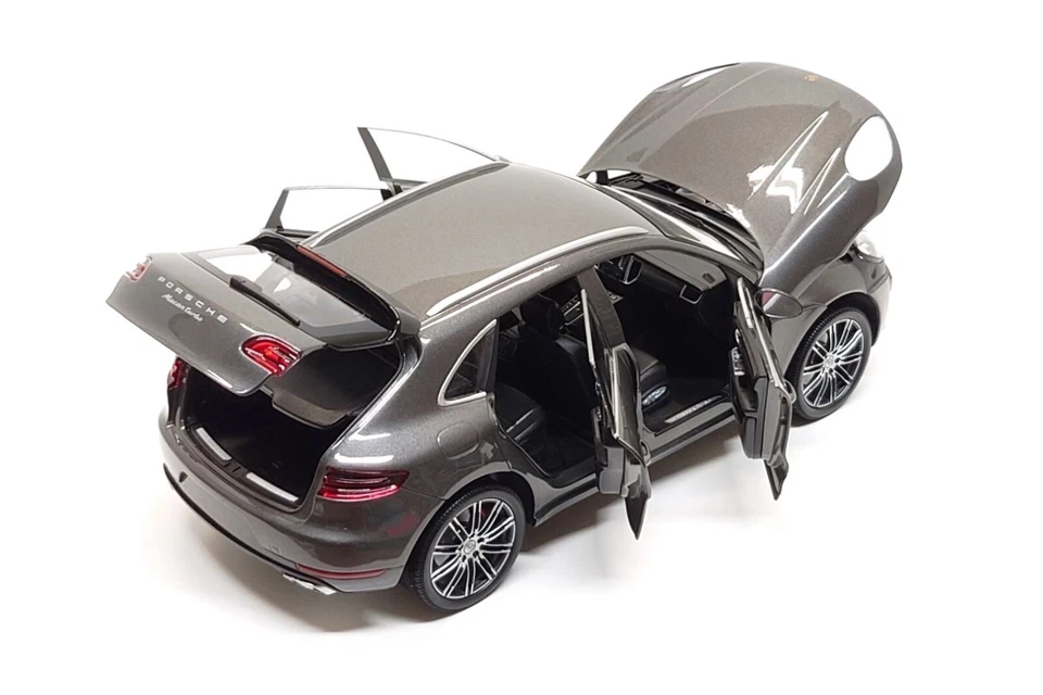 Minichamps 1:18 Porsche Macan Turbo in Agate Grey Metallic - Image 4 of 4