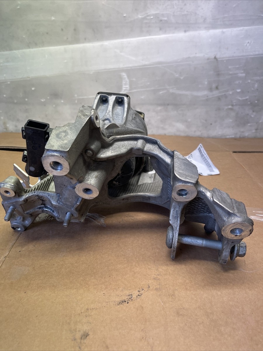 AUDI A4 B9 DRIVERS SIDE ENGINE MOUNT BRACKET 2016-2023 8W0199372CR 