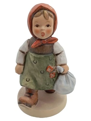 Goebel Hummel Figurine La Petite Randonneuse Porcelaine - Photo 1/4