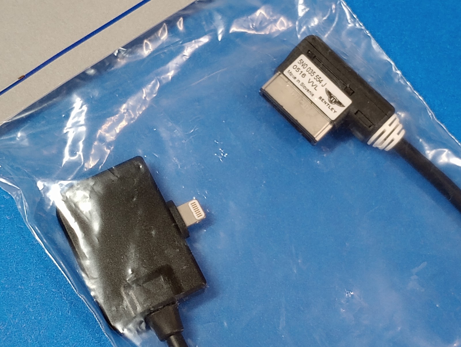 2011-2018 Genuine Bentley iPhone Lightning Adapter Cable 5N0035554J NEW SEALED 