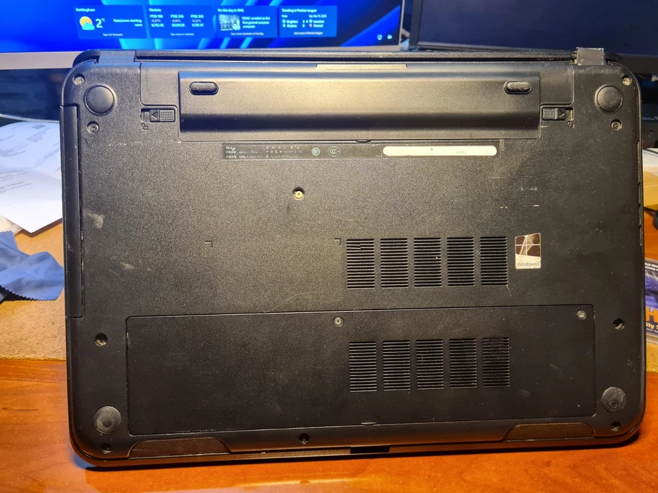 Dell Inspiron 15 3521 Laptop schwarz i3-2365M,8GB RAM,256GB SSD US Kb neuer Akku - Bild 3 von 4