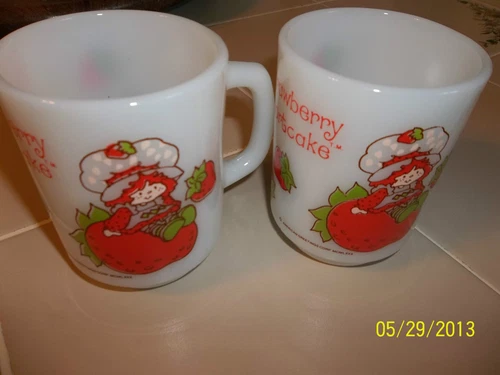 LOT OF 2 ANCHOR HOCKING STRAWBERRY SHORTCAKE COFFEE MUGS  USA EXC COND
