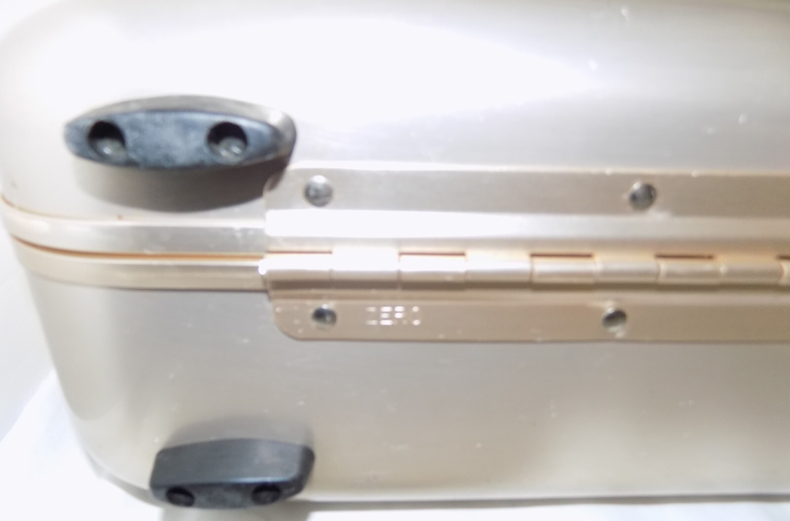 Zero Halliburton 18" 13" 5.5" Aluminum Champagne Gold Business