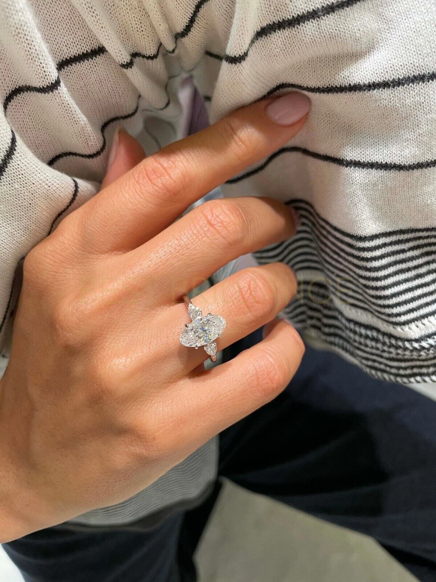 Three oval 2024 diamond engagement ring