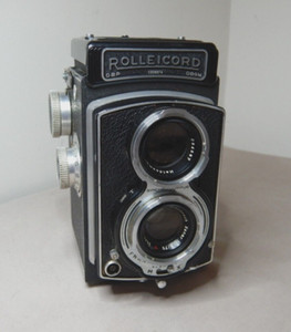 ANTIQUE ROLLEICORD TWIN REFLEX CAMERA