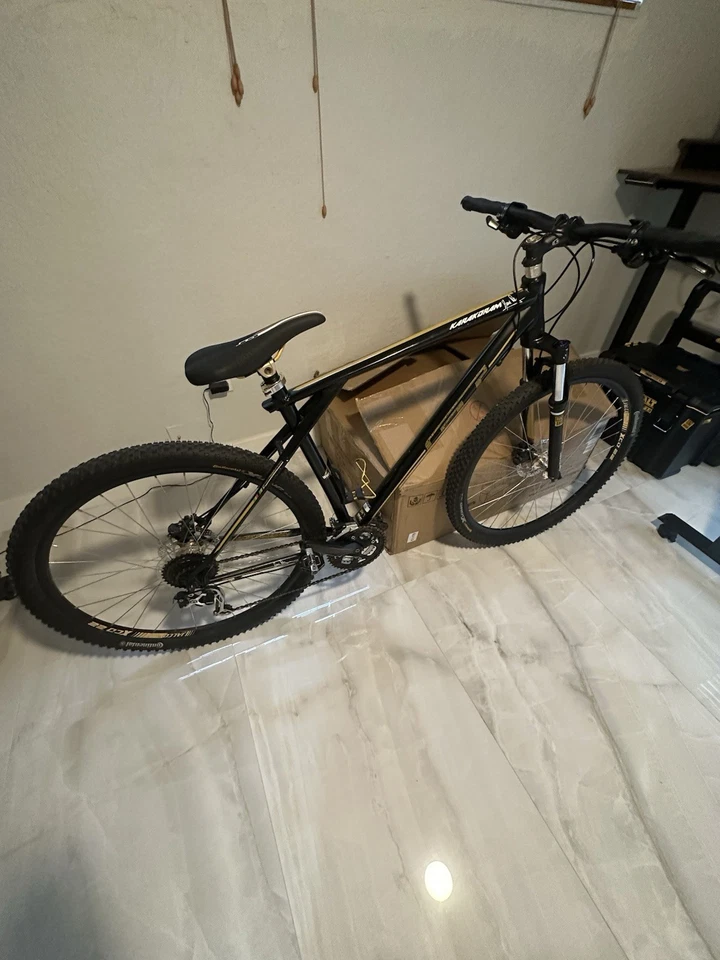 GT Karakórum Hans Rey 2014 negro y dorado Foto 2 de 4