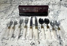 MIKASA Prisma Laslo 5-Piece Place Setting (2) White Resin & Gold Accents MIJ NOS