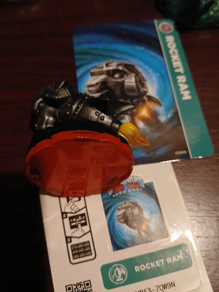 Lote mixto de 12 figuras de acción Activision Skylanders (con pegatinas y algunas tarjetas) Foto 4 de 4