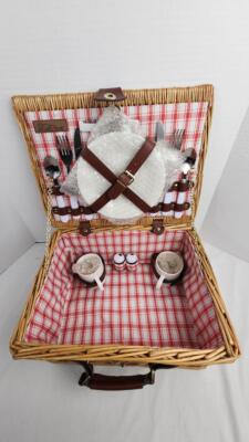 Picnic Time Dining Set Wicker Picnic Basket (140-10) w/ Silverware & Plates
