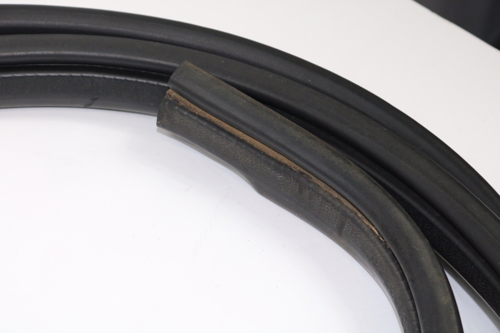 2005 Jeep Grand Cherokee RHR Pass Rear Door Weatherstripping 5539018AB