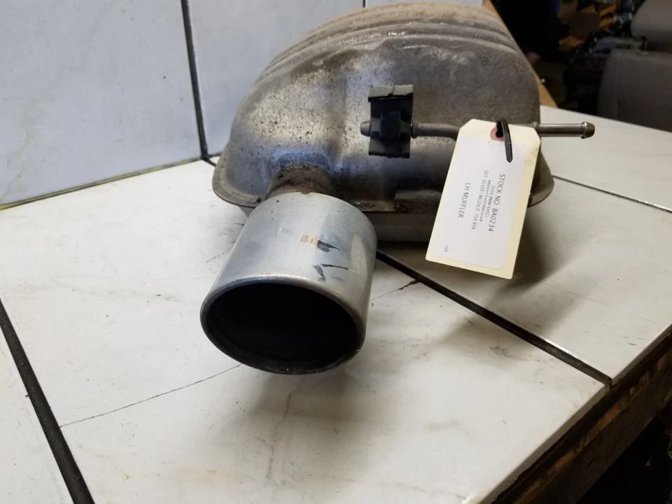 BMW 645Ci E63 2005 silenciador del lado izquierdo del conductor Foto 2 de 4