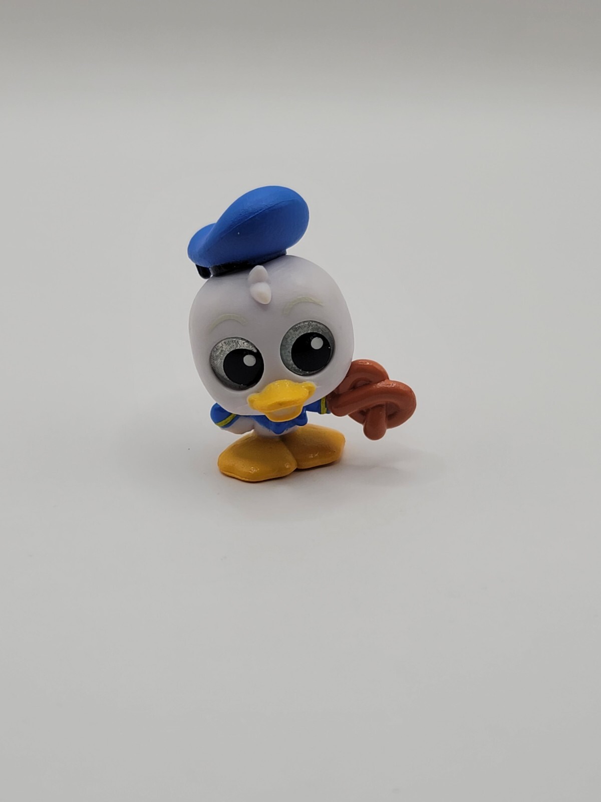Disney Doorables Amusement Park Donald Duck with Pretzel Rare Collectible