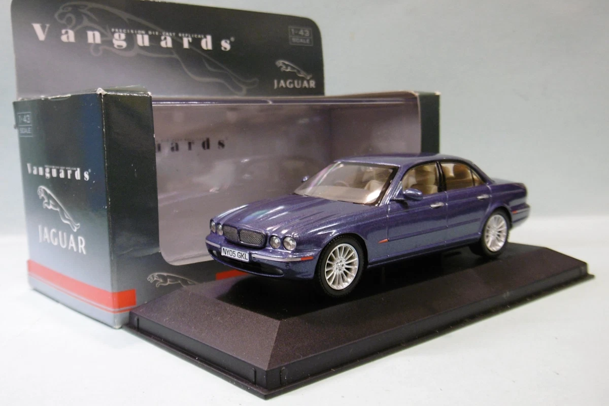 1/43 ème CORGY TOYS JAGUAR 2L4 / jouet ancien