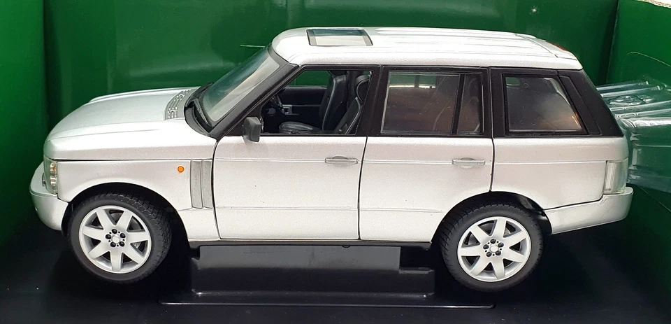 Ertl 1/18 Scale Diecast 33718 - Range Rover - Silver - Image 3 of 4