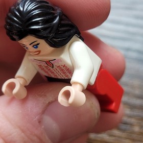 Lego Marion Ravenwood Minifigure Red Outfit 7195 Indiana Jones