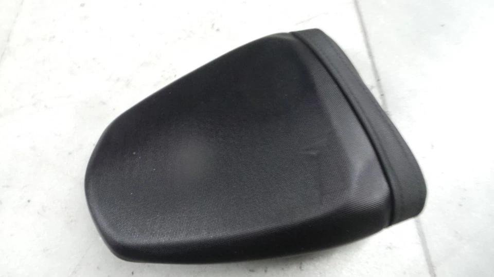 SUZUKI GSXS 750 Z 2017 REAR SEAT TAIL SEAT GENUINE VERY GOOD CONDITION LOOK — 第 4/4 张图片