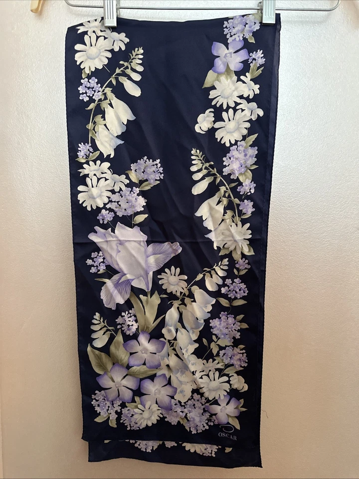 "Bufanda vintage Oscar De La Renta 100 % seda azul marino floral 52x11""" Foto 2 de 4