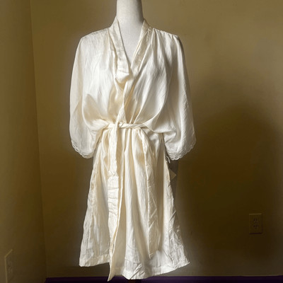 Vintage Ivory Silk Belted Bathrobe Wide Sleeves Lace Trim NEW Women s Small