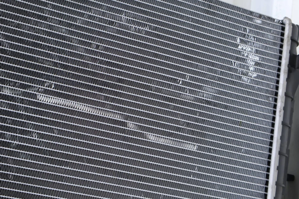 Land Rover Range Rover Sport 2016-2021 3,0 L - Radiador FPLA8005AB Foto 3 de 4