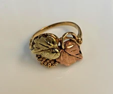 Black Hills Gold Grape Leaf Design Tri-Color 10K Ring Size 7 3/4 - So. Dakota