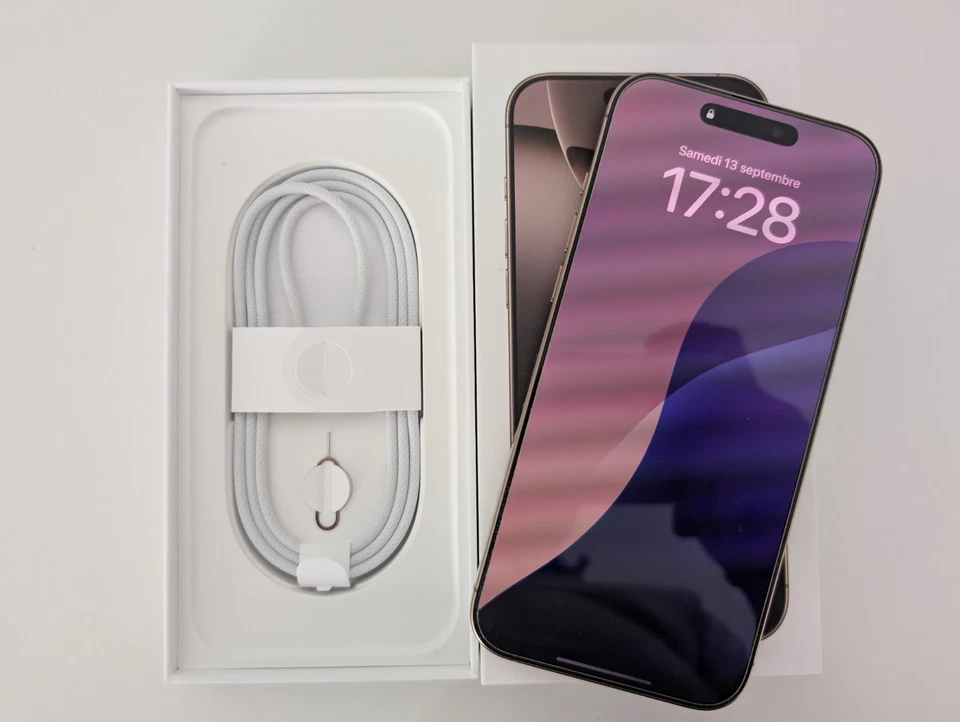 Apple iPhone 16 Pro Max - 256 Go - Titane Sable - Photo 3/4