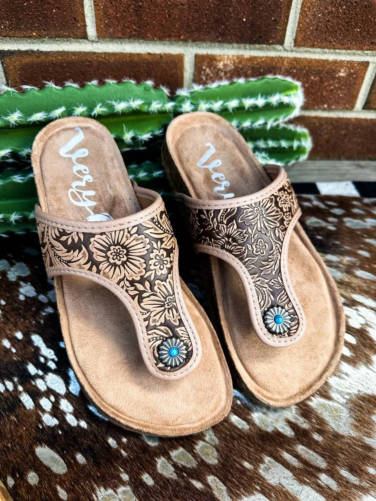 Very G Women's Danni 2 Sandal Brown