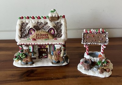 Greenbrier GingerFrost Lane Biscuit Factory 2005 & Wishing Well Christmas