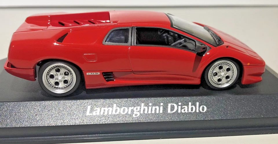 Lamborghini Diablo 1994 Red Maxichamps by Minichamps 1:43 New in Box - Image 2 of 4