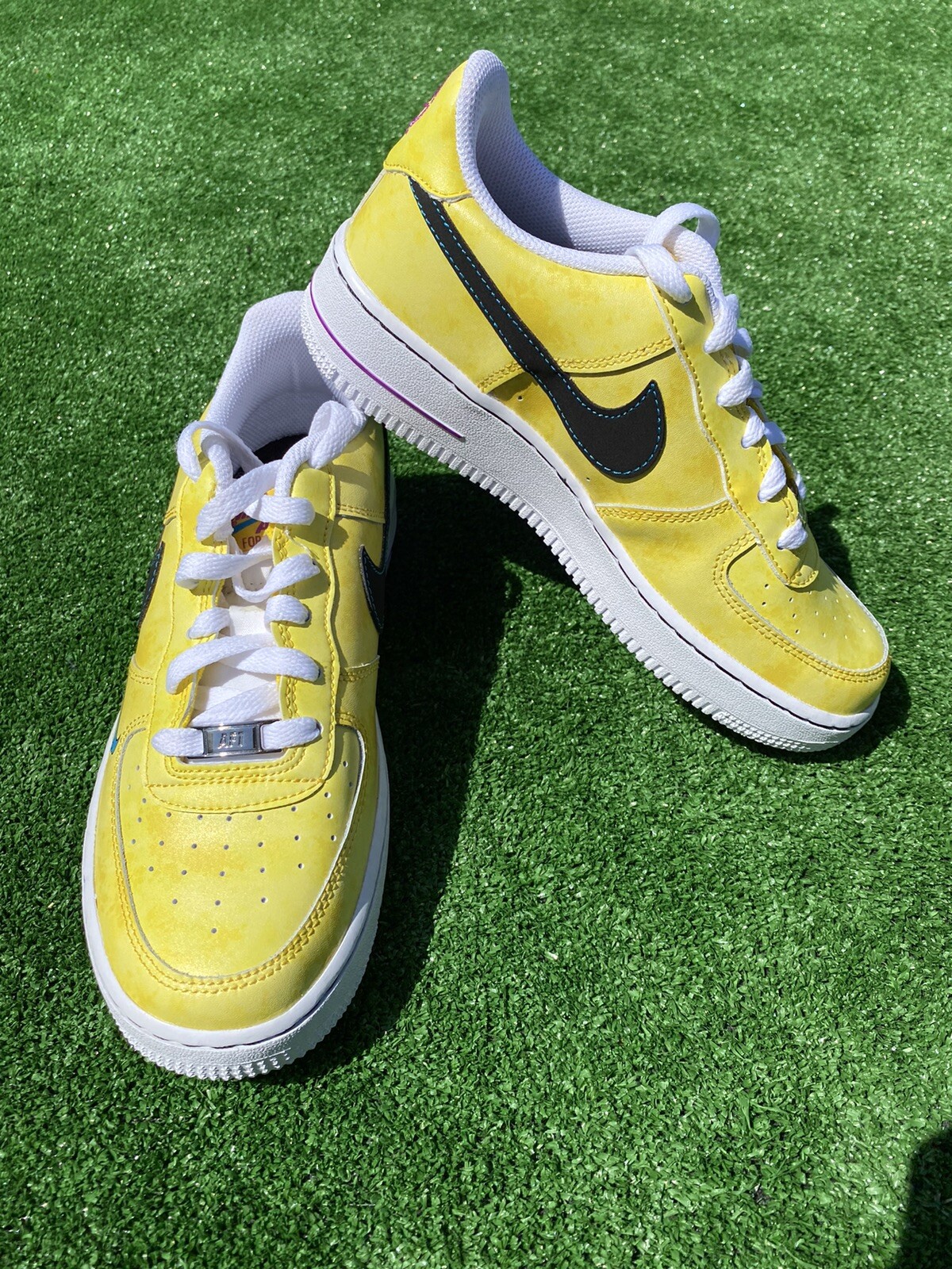 Nike Air Force 1 Low Peace Love 