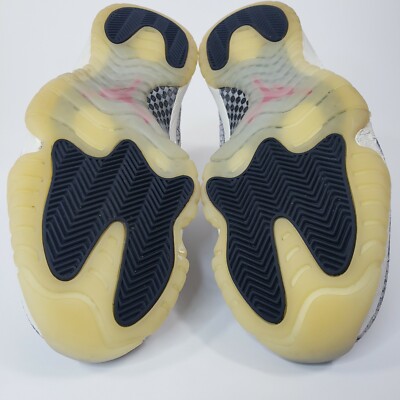 Jordan 11 Retro Low Light Bone Snakeskin Size 9.5 2019