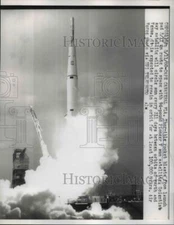 1960 Press Photo Thor-Able rocket blast from its launch pad carries satellite