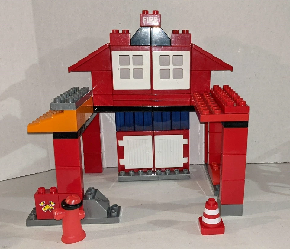 BEST-LOCK JUNIOR FIRE STATION RESCUE SET WITH FIRE TRUCKS & AMBULANCE - Image 4 of 4