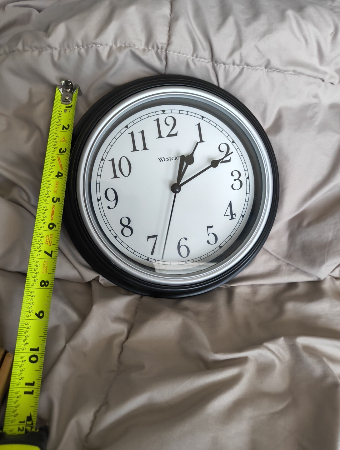 Westclox 9-inch black round simplicity analog wall clock