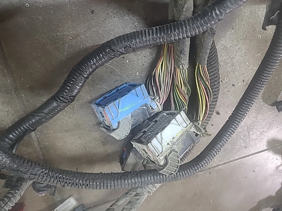 2004 2005 LLY Duramax TCM ECM transmission Wiring Harness - Image 2 of 4