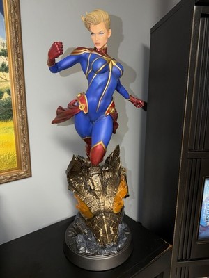 Sideshow Captain Marvel Exclusive Premium Format Statue Marvel Comics